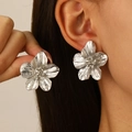 Orecchini a fiore argento con trama increspata per donna in finitura metallica - Orecchini a Bottone a Fiore Argento (2274)