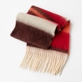 Zachte geruite sjaal in rood, bruin en beige met franjes in een minimalistische stijl - Rood Bruin Oranje Gestreept