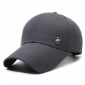 Herren Baseballkappe in Dunkelgrau aus Baumwolle mit seitlichem Metall-Emblem - Verstellbar / Grau