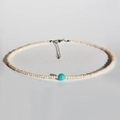 Collana Y2K fatta a mano con perline crema sfaccettate e grande perla centrale azzurra - Amazonite