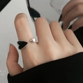 Vintage geometrischer offener Ring mit schwarzen und silbernen Herzen am Finger - Einstellbar Offen / Doppelherz Schwarz & Silber Offener Stil (JZ9995)