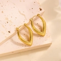 Élégantes boucles d'oreilles en V en acier titane plaqué or 18k avec design texturé - EH102/V Fileté à Vagues