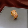 Bague fleurie évidée vintage dorée avec pierres rouges et accents de zircons blancs - 55# Bague-Or-Plaqué or véritable