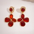 Dettaglio di orecchini a fiore in smalto rosso con petali dorati e stile retrò chic - Rosso (Perno per orecchini in argento sterling 925)