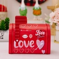 Rote Valentinstag-Blechdose in Briefkastenform mit Herzmustern und beweglicher Fahne - Briefkasten Rot / Rot