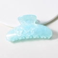 Pinza para el pelo azul claro con textura de mármol en resina acrílica brillante - Azul