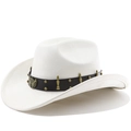 Dettaglio cappello cowboy in pelle scamosciata bianca con distintivo aquila e borchie - M (56-58cm) / Crema