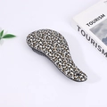 Spazzola per capelli leopardata con cuscino d'aria su sfondo estetico - Piccola stampa leopardata