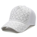 Atmungsaktive weiße Baseballkappe mit Strass-Buchstaben und Netzrücken für Damen - Weiß