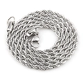 Détail d'un collier chaîne torsadée argentée avec fermoir mousqueton et finition métal - 2.5mm*45cm / Couleur Acier