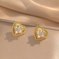Orecchini a cuore dorati con petali di zircone e trama spazzolata radiante - Stile Cuore a Costine Dorato (245)