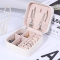 Portable jewelry box in beige cream with pink velvet lining for rings and necklaces - Beige