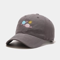 Détail du patch brodé de planète spatiale sur une casquette de baseball en coton gris foncé - Gris