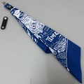 Vintage-Bandana aus Baumwolle in Blau mit weißem Muster und Lederringverschluss - Schal-Anhänger / Blaue Seefahrt mit Ring