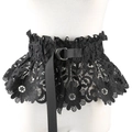Detalle de cinturón tipo corsé de encaje negro con patrón floral y hebilla metálica de doble D - 02 Hebilla de Doble Anilla/Negro