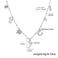 Collana in acciaio inossidabile argento con delfino in zircone e ciondoli portafortuna - Collana con Ciondolo a Forma di Delfino d'Argento con Zirconi e Accessori Multipli / Argento