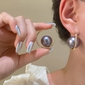 Exaggerated C-shaped gold stud earring with a large grey-purple pearl on model - C-Shape Dark Gray Artificial Pearl Style (9513)