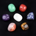 Lot de sept pierres de chakra naturelles polies aux couleurs vives sur fond noir - Lot de 7 pièces Agate Rouge