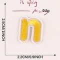 Gelber Stickpatch Buchstabe N mit rosa Rand, 2,5 cm hoch, zum Aufbügeln auf Kleidung - Buchstabe-N