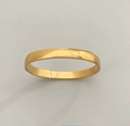 Detail eines polierten vergoldeten Edelstahl-Armreifs mit minimalistischem Scharnier - 8mm (ASK1021) / Gold