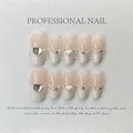 Uñas postizas elegantes con cristales de corazón crema y perlas sobre nude - Extra Pequeño (XS) / Concha de Crema