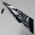 Vintage Baumwoll-Bandana in Schwarz-Weiß mit Lederriemen und Metallverschluss-Detail - Schal-Anhänger / Schwarze Seefahrt mit Ring