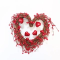 Ghirlanda a cuore da 28cm in vimini con bacche rosse e decorazioni lucide da parete - Ghirlanda a Cuore in Vite di Rattan da 28cm