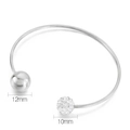 Zilveren C-vormige open armband met 12mm gepolijste stalen bal en 10mm kristallen bol - Zilveren Dubbele Bal Stijl (KB149677-Z)