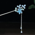 Traditionelle chinesische Haarnadel in Silber mit hellblauer Emailleblume und Perlenquaste - Blaue Blume Grünes Blatt Emaille Künstliche Perle Quaste Stil (0553)
