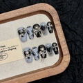 Set unghie finte gotiche nero e grigio con ciondoli 3D orso in metallo e croce su vassoio - XS / 161-Orso al Sale Marino (Coffin Corto)