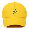 Berretto da baseball giallo in cotone con ricamo a forma di fulmine nero sul davanti - Giallo