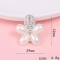 Dije de flor plateada con perlas y pedrería, accesorio DIY de 29x32mm en color plateado - D289 Perla en Forma de Lágrima Plateado