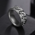 Macro shot of silver stainless steel spinner ring with rotating chain and knurled edges - US 6 / Steel