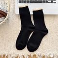 Schwarze Socken mit cremefarbener Spitze und vertikalem Rippenmuster im Retro-Stil - Einheitsgröße / Schwarz