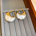 Boucles d'oreilles vintage en métal avec perles dans une boîte à bijoux grise - Tige en Argent - Blanc - Or