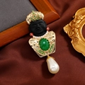 Spilla esotica vintage stile tribale africano con gemme verdi e nappa di perle - Stile Grasso