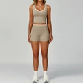 Completo yoga kaki da donna con bordi bianchi, pantaloncini a vita alta e canotta con scollo a V - Taglia M / Top E Pantaloni / Lino (Gilet + Pantaloncini)