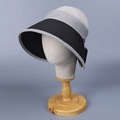 Dettaglio di una visiera parasole piegabile con trama intrecciata e design bicolore - M (56-58cm) / Nero Lavato