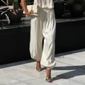 Elegante pantalón harem de satén crema con acabado brillante y puños elásticos - S / Blanco