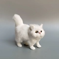 Statuina di gatto persiano bianco realistico con pelliccia sintetica e naso rosa - Gatto bianco