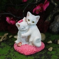Kreative Katzenfiguren aus Harz auf herzförmiger Rosenbasis für die Wohndekoration - Katze