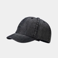 Nahaufnahme der anthrazitfarbenen Vintage-Wasch-Denim-Kappe mit abgenutzter Textur - Verstellbar / Schwarz
