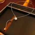Elegante collana a maglia serpente dorata con perla tonda bianca e chiusura a Y regolabile - Oro