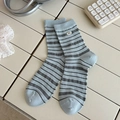 Light blue striped crew socks with cute metal bear accessory in soft knitted cotton - One Size / Striped