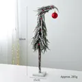 Sapin de Noël courbé de 60cm avec neige artificielle, baies et ornements rouges - Sapin Courbé de 60CM Avec Boule Rouge