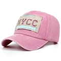 Detalle de gorra vintage rosa con bordado NYCC y efecto de tejido lavado y desgastado - Ajustable / Rosa