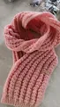 Rosafarbener Strickschal mit Hahnentrittmuster und modischem Leder-Markenetikett - Rosa [Grobstrick]