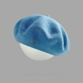 Minimalist wool beret in navy blue with elegant metal letter detail on side view - M (56-58cm) / Blue