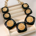 Collana vintage quadrata in smalto nero con dettagli in filigrana d'oro circolari - Collana / Oro-Nero