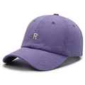 Cappellino vintage viola scuro con ricamo a R bianco e cuciture verticali decorative - Regolabile / Viola